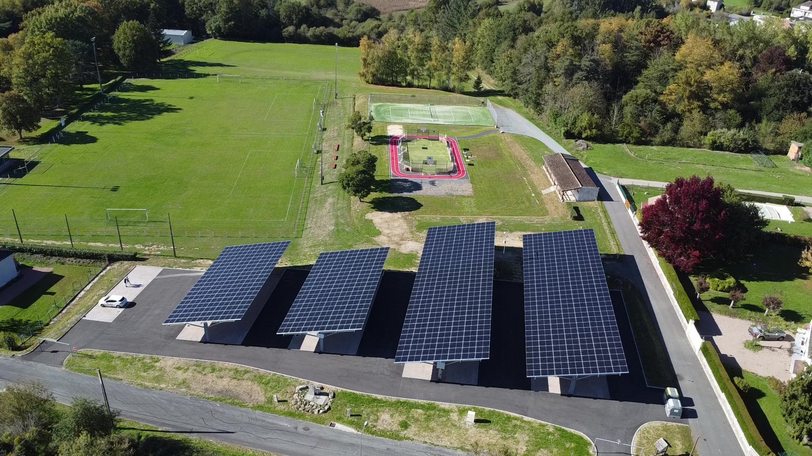 Ombrières photovoltaïques sur parking professionnel